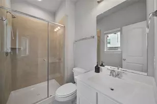 9603 Cambridge Manor Ln, Houston, TX 77045 - Photo 12