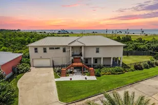202 Debbie Ln, San Leon, TX 77539 - Photo 1