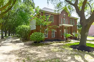 13903 Viewfield Ct, Houston, TX 77059 - Photo 2
