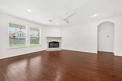 138 S Sawbridge Circle, Spring, TX 77389 - Photo 10