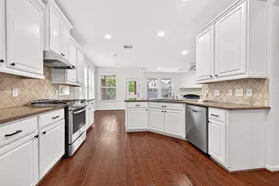 138 S Sawbridge Circle, Spring, TX 77389 - Photo 12