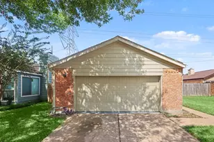 3903 Mountain Rose Ln, Houston, TX 77043 - Photo 2