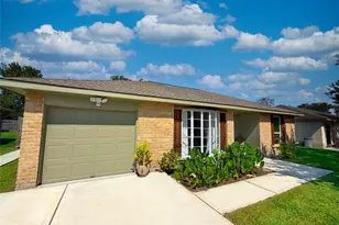 307 Bellmar Ln, Friendswood, TX 77546 - Photo 2