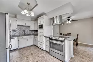 6215 Greenway Forest Ln, Houston, TX 77088 - Photo 16