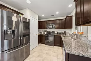 5604 S Buffalo Cir, Willis, TX 77378 - Photo 10