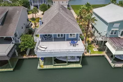 318 Sunset Circle, Tiki Island, TX 77554 - Photo 2