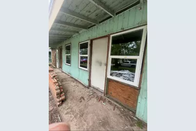 5710 Ridgeway Drive, Houston, TX 77033 - Photo 8