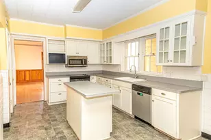 208 West Putnum Ave, Ganado, TX 77962 - Photo 8