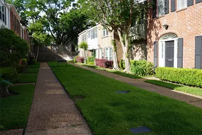 2417 Jamestown Mall #24, Houston, TX 77057 - Photo 2