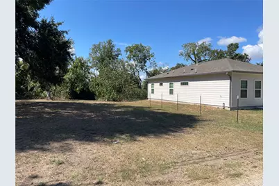 313 W A Street, Eagle Lake, TX 77434 - Photo 8