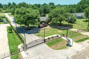 37557 Meadowview Dr, Hempstead, TX 77445 - Photo 2