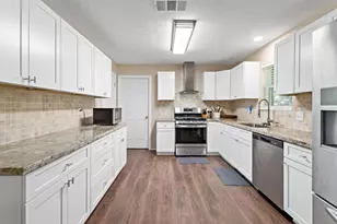 629 Carolyn St, Winnie, TX 77665 - Photo 4