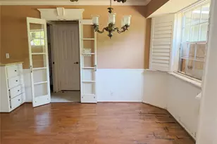 101 Rose Trail, Lake Jackson, TX 77566 - Photo 2