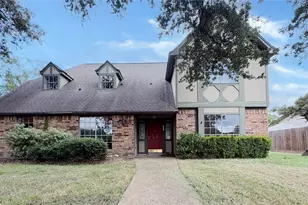 101 Rose Trail, Lake Jackson, TX 77566 - Photo 1