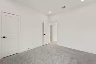 243 Rebecca St, Houston, TX 77022 - Photo 18