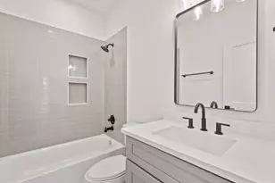 243 Rebecca St, Houston, TX 77022 - Photo 20