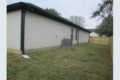 217 Miriam Street, Baytown, TX 77520 - Photo 8