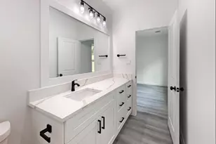 8614 Peachtree St, Houston, TX 77016 - Photo 8
