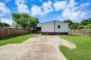 131 Kiowa Ct, Rosharon, TX 77583 - Photo 2