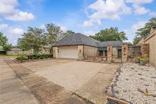 320 Summerwood St, Beaumont, TX 77706 - Photo 4