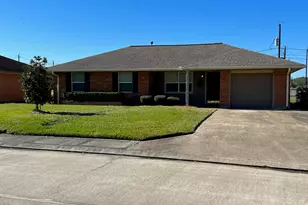 110 S Oleander St, Lake Jackson, TX 77566 - Photo 1