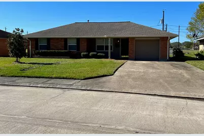 110 S Oleander Street, Lake Jackson, TX 77566 - Photo 2