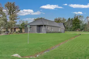 211 19th St, Hempstead, TX 77445 - Photo 2