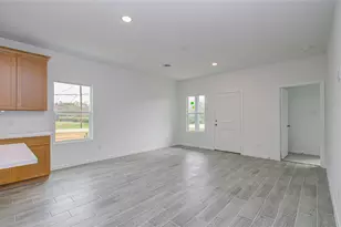 211 19th St, Hempstead, TX 77445 - Photo 8