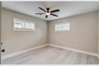 1007 San Jacinto Street, Highlands, TX 77562 - Photo 6