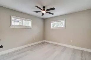 1007 San Jacinto St, Highlands, TX 77562 - Photo 6
