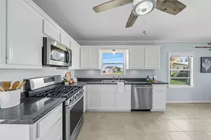 1313 8th St, Dickinson, TX 77539 - Photo 10