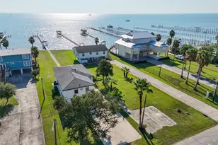 1313 8th St, Dickinson, TX 77539 - Photo 2