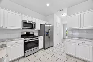 1253 El Camino Village Dr, Webster, TX 77058 - Photo 12