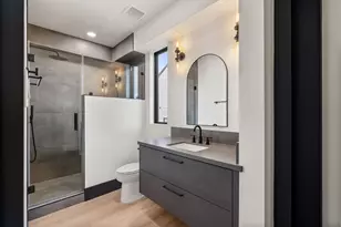 5110 Glenmeadow Dr, Houston, TX 77096 - Photo 32