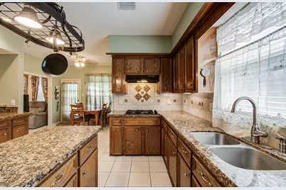 211 Squires Bend, Stafford, TX 77477 - Photo 8