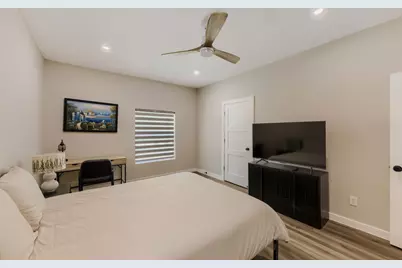8815 Sharpview Drive, Houston, TX 77036 - Photo 16