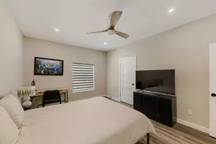 8815 Sharpview Dr, Houston, TX 77036 - Photo 16