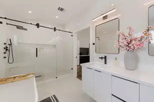 8815 Sharpview Dr, Houston, TX 77036 - Photo 26