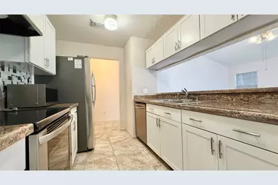 18 Dellforest Court, The Woodlands, TX 77381 - Photo 8