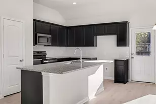 12375 Pecan Dr, Willis, TX 77318 - Photo 10