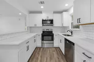 179 Mill St, Willis, TX 77378 - Photo 10