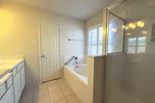 13102 Castlewind Ln, Pearland, TX 77584 - Photo 10