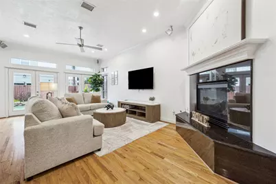 5346 McCulloch Circle, Houston, TX 77056 - Photo 8