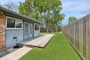 16931 Creek Line Dr, Friendswood, TX 77546 - Photo 20