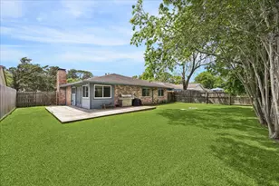 16931 Creek Line Dr, Friendswood, TX 77546 - Photo 2