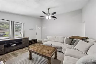 16931 Creek Line Dr, Friendswood, TX 77546 - Photo 12