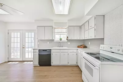 304 Avondale Lane, Friendswood, TX 77546 - Photo 8