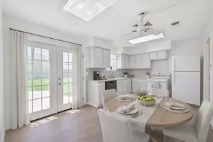 304 Avondale Ln, Friendswood, TX 77546 - Photo 6