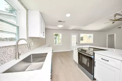 11211 Sageoak Drive, Houston, TX 77089 - Photo 16