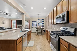 1319 Collier Point Ln, Fresno, TX 77545 - Photo 8